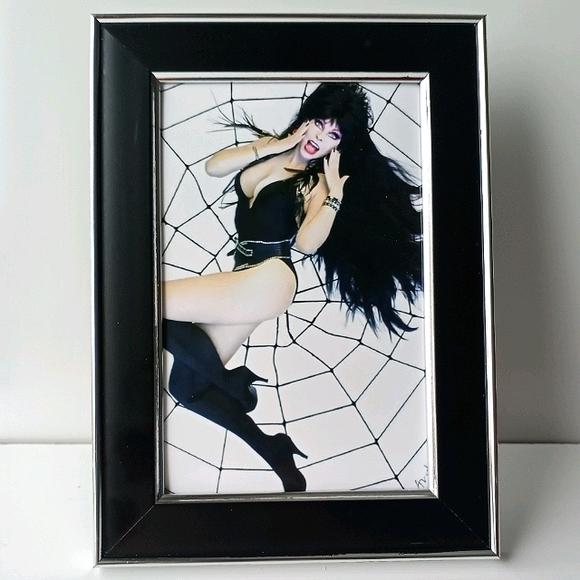 ELVRIA Horror Queen Retro Vintage Gothic Goth Art - Picture 8 of 11
